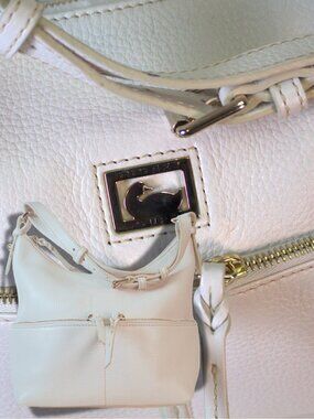 Dooney & Bourke Pebbled Leather Small Zipper Pocket Sac White 6L615